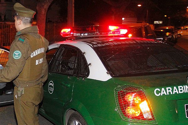 Detienen a sujeto que volcó su vehículo en estado de ebriedad en sector Parque Coll