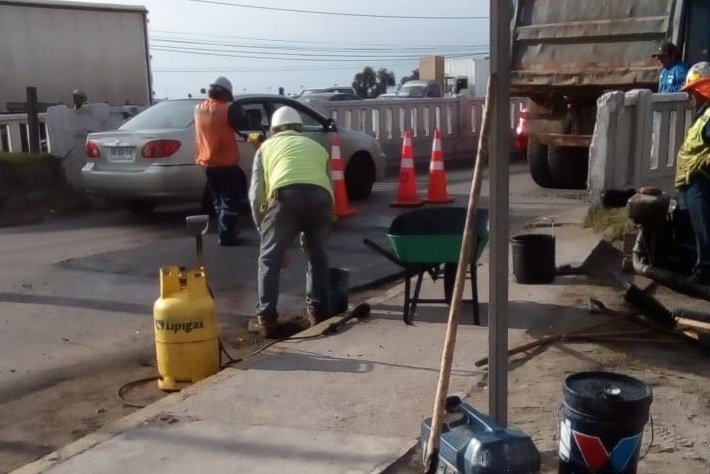 Tremendo taco, pero importante solución que tapó bache en puente Culebrón de Coquimbo