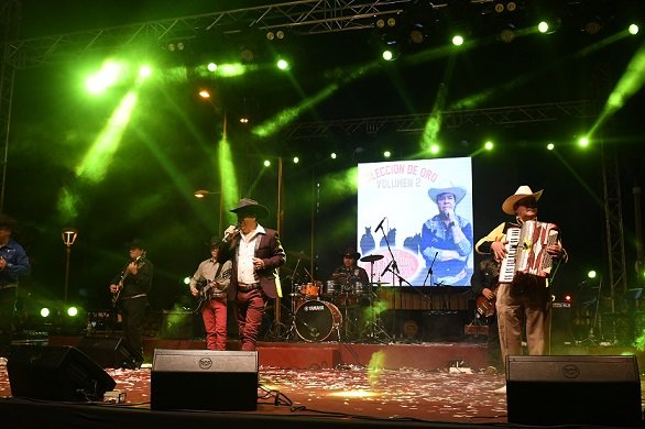 La música ranchera enamora al público que llegó hasta la Plaza de Armas de La Serena