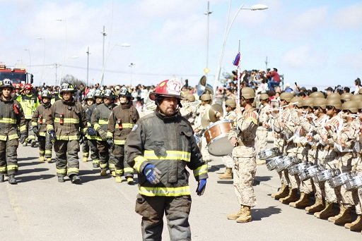 Cientos de personas presenciaron el tradicional desfile de Las Compañías