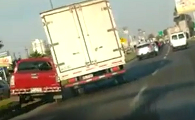 (VIDEO) Denuncian brutal acción vial de camión que choca camioneta en Coquimbo