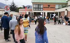 (VIDEO) Manifestantes denuncian despidos injustificados en Colegio Alemán de La Serena