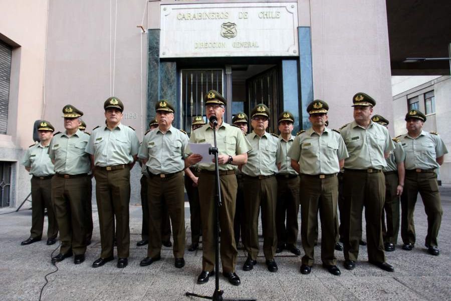 Generales de Carabineros acusan a Bermúdez de “desviación de poder” y llevan a la Contraloría a la Corte.