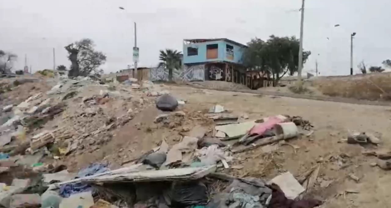 Vecinos de Coquimbo molestos por microbasurales en Avenida Portugal