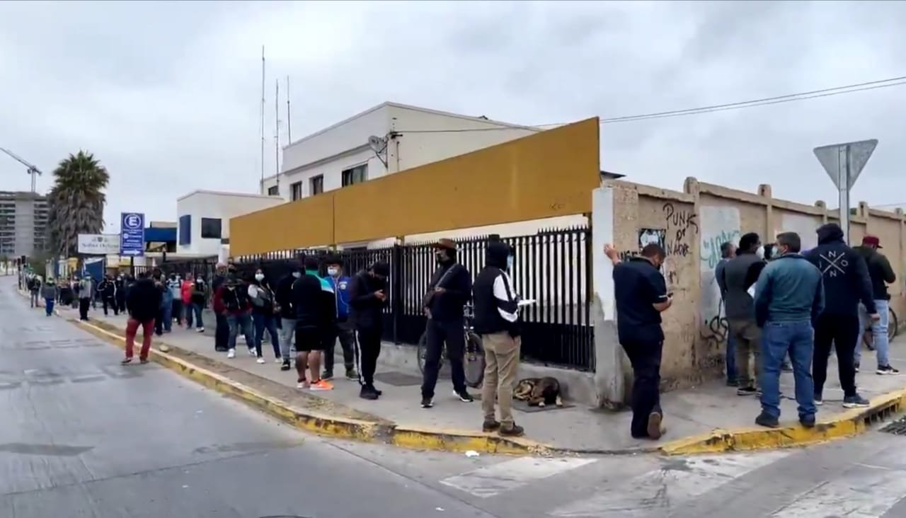 Largas filas en la Dirección del Tránsito en Coquimbo