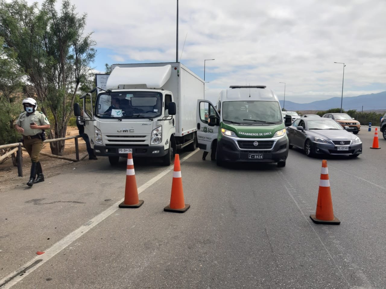 Siete ciudadanos venezolanos fueron descubiertos en un camión en control carretero en Tongoy