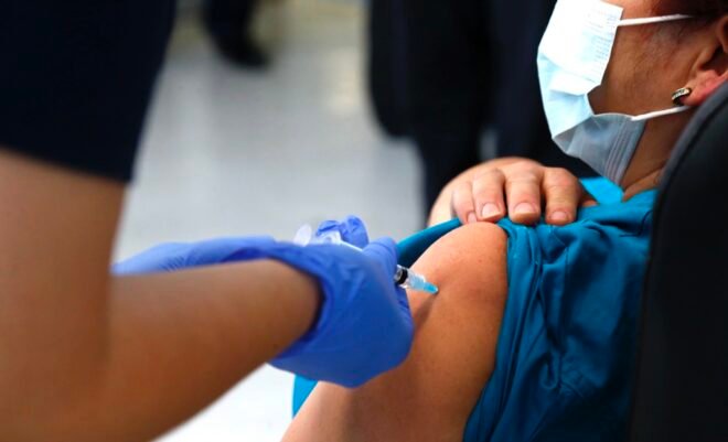 Continúa el Plan de Vacunación en aquellas comunas que se encuentran en cuarentena