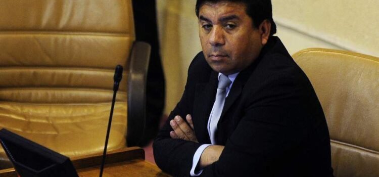 Oficialismo inscribe a Pedro Velásquez como candidato a senador