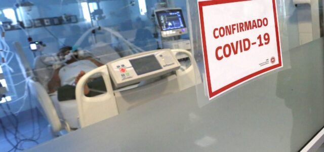 Cerca del 50% de los hospitalizados por Covid no han recibido su primera dosis de vacunas