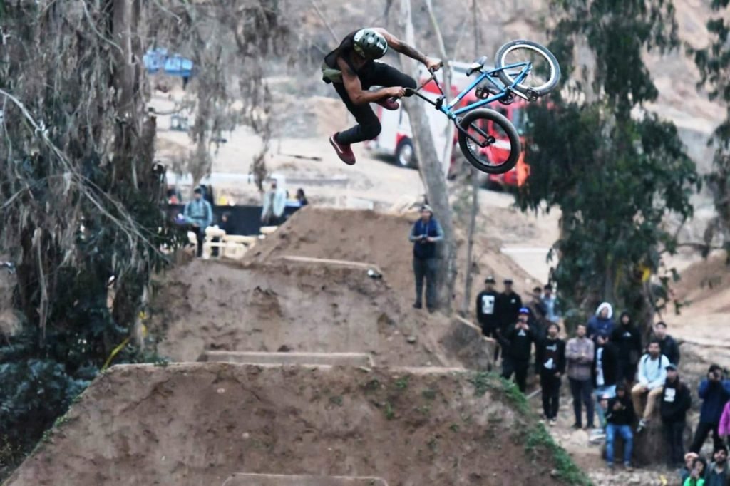 DIRT JUMP