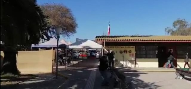 Polémica por funcionamiento de vacunatorio en Colegio Luis Braille mientras estudiantes regresan a clases