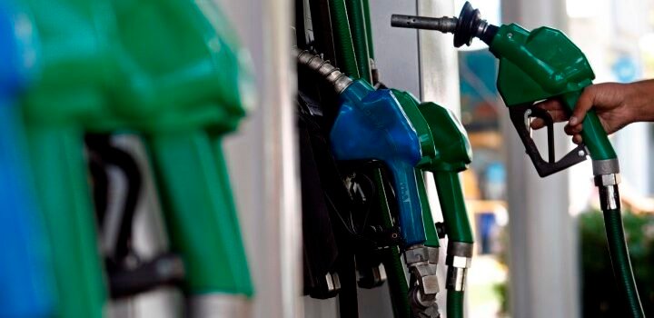 Bencinas sufren nueva alza en sus precios este jueves