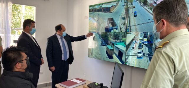 Inauguran cinco cámaras de vigilancia y luminarias para entregar mayor seguridad a los vecinos de Combarbalá