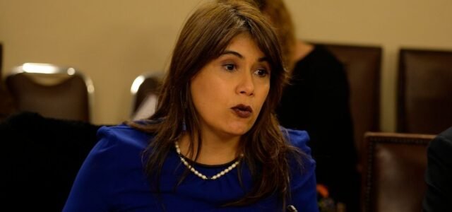 Javiera Blanco queda con arraigo nacional y firma mensual por malversación de fondos reservados