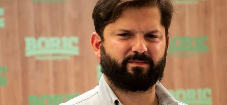 Data Influye: Gabriel Boric encabeza carrera presidencial tras aumento de un 6,3%