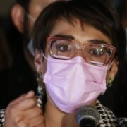 Tribunal Supremo de Comunes suspende militancia de Karina Oliva tras cuestionamientos a su campaña