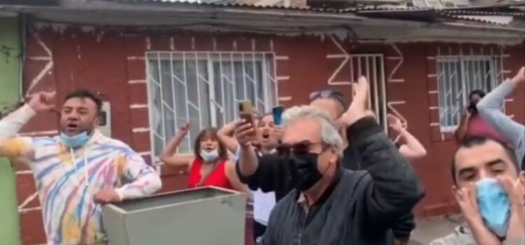 (VÍDEO) Protesta de vecinos contra la presencia de José Antonio Kast en Lo Espejo