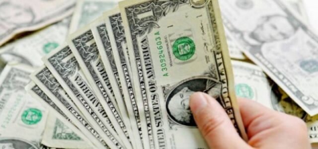 Dólar se dispara ante preocupación mundial por variante africana