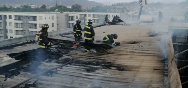 Incendio estructural generó amplio despliegue de bomberos en el sector Puertas del Mar de La Serena