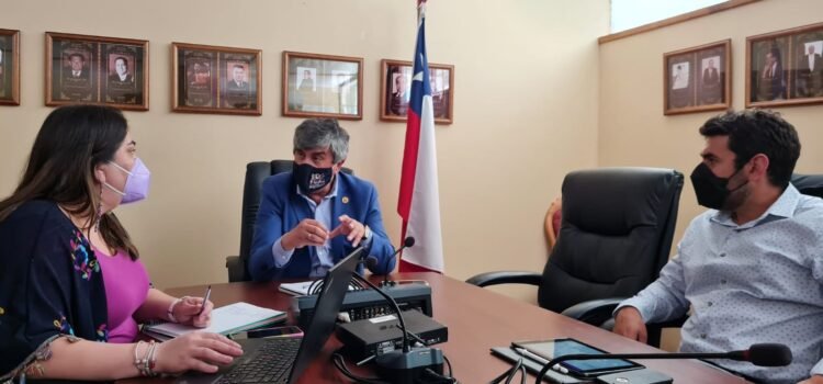 Aguas del Valle compromete estudios para alcantarillado en sectores rurales de Vicuña