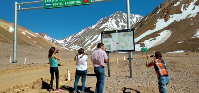 Ministro de Salud Enrique Paris anunció que no se abrirá el Paso Agua Negra por alza de casos Ómicron en Argentina y aumento de positividad en Chile