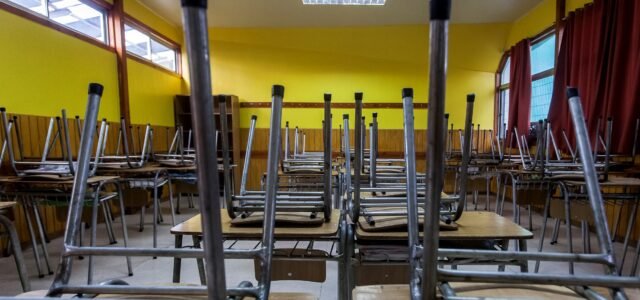 Mineduc rechaza solicitud de excepción de media jornada a 10 colegios en estado crítico por crisis hídrica en Río Hurtado