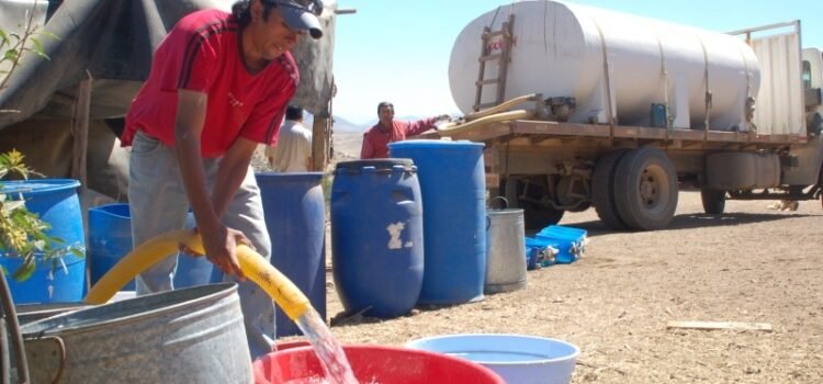 12 escuelas rurales de Punitaqui no tienen “nada de agua”: Municipio proporciona recurso hídrico solo a través de camiones aljibe