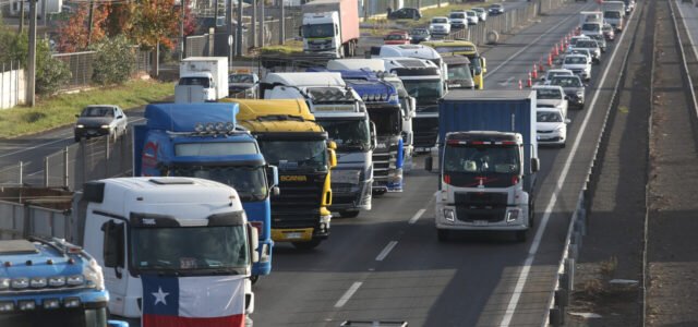 Dueños de camiones rechazan bloqueos pero emplazan al Gobierno: “Todos somos víctimas reales de perder la vida”