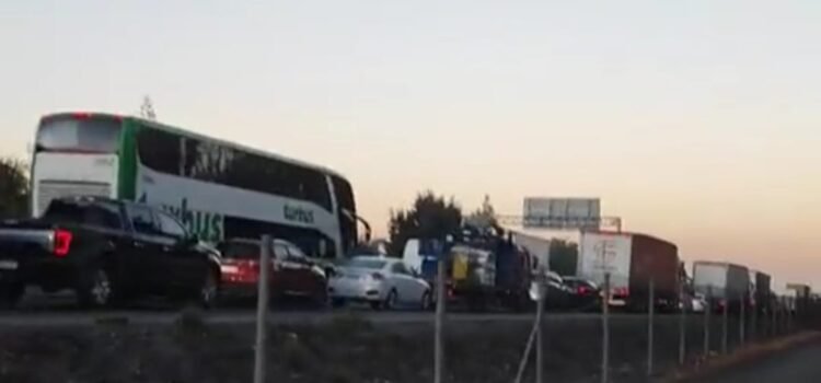 VÍDEO: Accidente múltiple en la Ruta 5 Sur ha generado kilométrico taco que se ha extendido por más de 15 horas