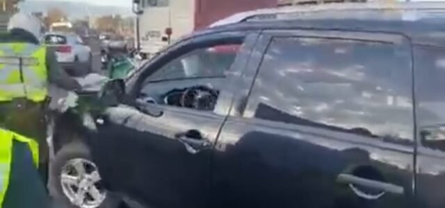 VÍDEO: Conductor casi atropella a carabinero en medio de discusión con camioneros