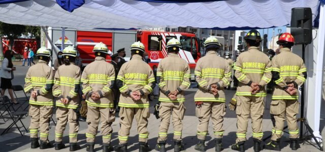 Destinan más de 2 mil millones para equipamiento de protección personal para bomberos por parte del GORE