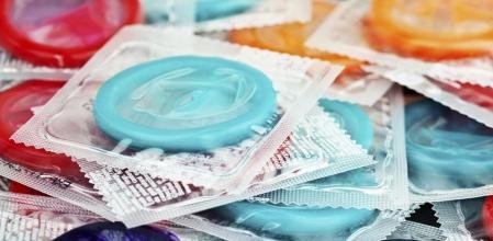 ISP decreta cese de distribución y cuarentena para 39 lotes de preservativos masculinos por fallas