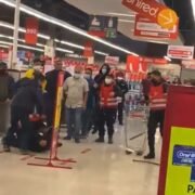 VÍDEO: Registran violenta riña al interior de un supermercado de Copiapó