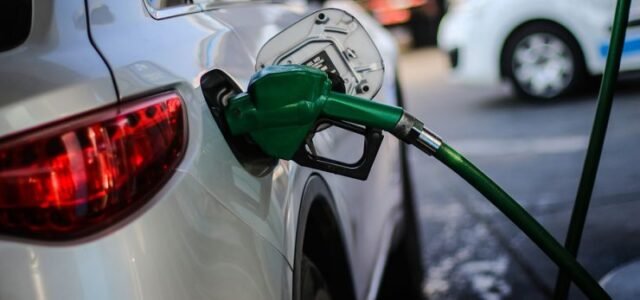 Alza histórica: Enap informó que bencinas subirán $12,3 a partir de este jueves