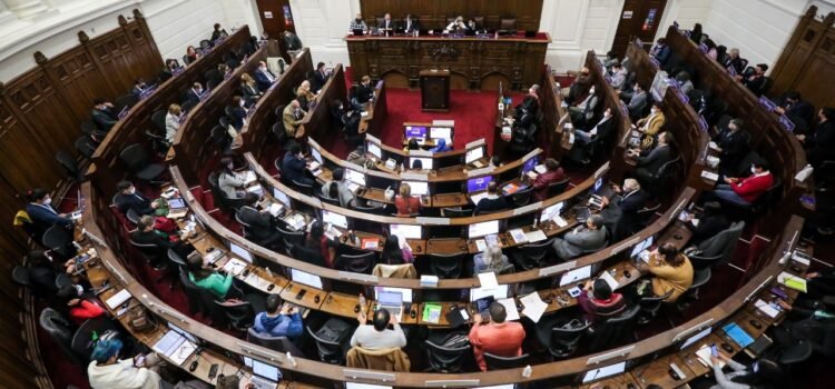 Avanzan al Pleno el quórum de 4/7 para reformas constitucionales y el fin del Senado en 2026