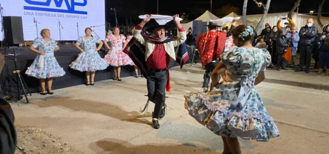 Vecinos y vecinas de Coquimbo culminan ciclo de actividades culturales con gran acto de cierre en Guayacán