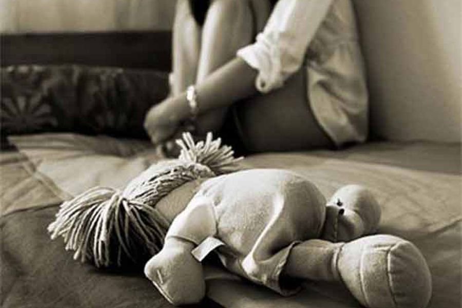 Sujeto que abusó de dos menores y almacenaba pornografía infantil deberá pasar cinco años tras las rejas
