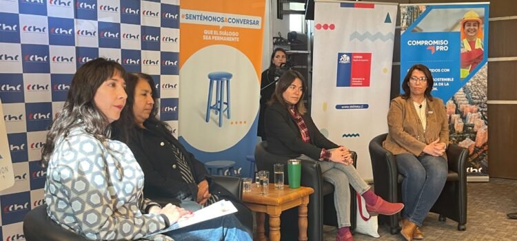 Conversatorio se centró en dificultades de dirigentas en materia de vivienda y comunidad