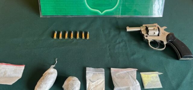 Dos menores detenidos en Los Vilos por venta de droga a escolares, uno portaba un arma de fuego