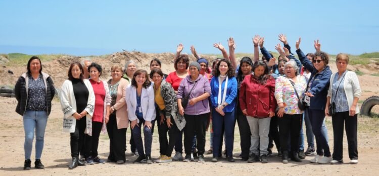 Con entrega de dos terrenos en La Serena y firma de un convenio en Coquimbo potencian caletas de la región