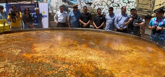 En Los Vilos: Turistas y comunidad degustaron la Carbonada de Loco más grande de Chile