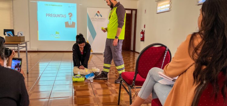 Dirigentes y vecinos se capacitan en primeros auxilios para mejorar respuesta ante emergencias comunitarias