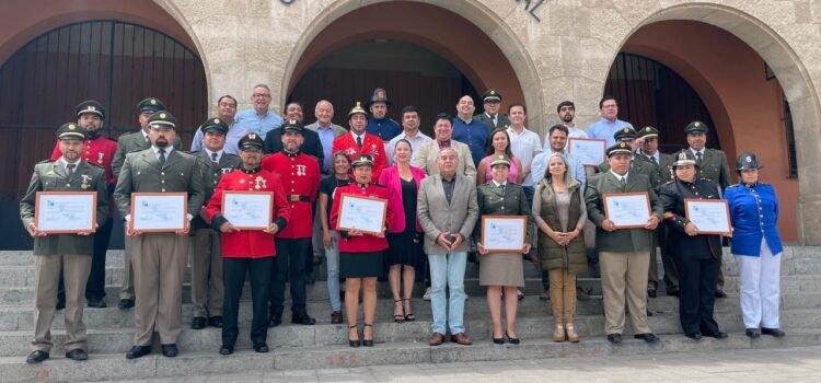 CORE realiza reconocimiento a voluntarios de bomberos que participaron en el combate de incendios en el sur del país