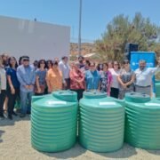 Aguas del Valle y vecinos de Punitaqui implementan sistema de estanques para adultos mayores
