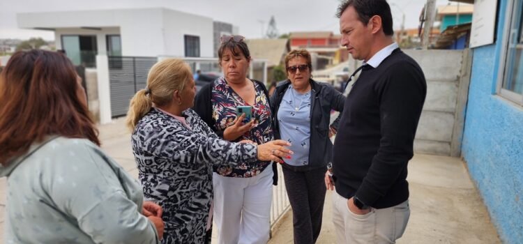 Municipio de Coquimbo compromete acciones para mejorar atención en salud en balneario de Guanaqueros