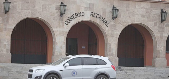 Corte de apelaciones falla a favor del conductor desvinculado por la gobernadora regional y reintegra sus funciones