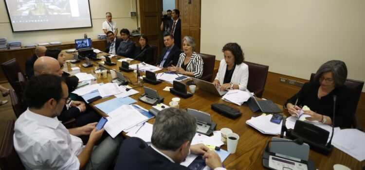 Senador Daniel Núñez dice que proyecto de rebaja de jornada laboral “es más calidad de vida”