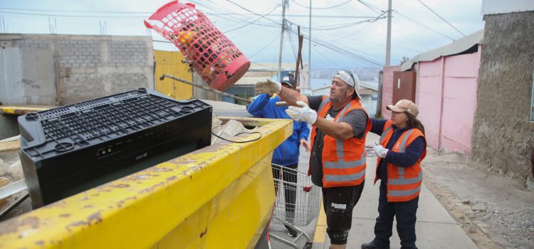 Operativos municipales permiten retirar más de 120 toneladas de “cachureos” desde la Parte Alta de Coquimbo