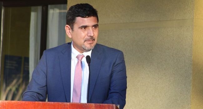Alcalde de Monte Patria anuncia refuerzo de medidas sanitarias tras fallecimiento de menor