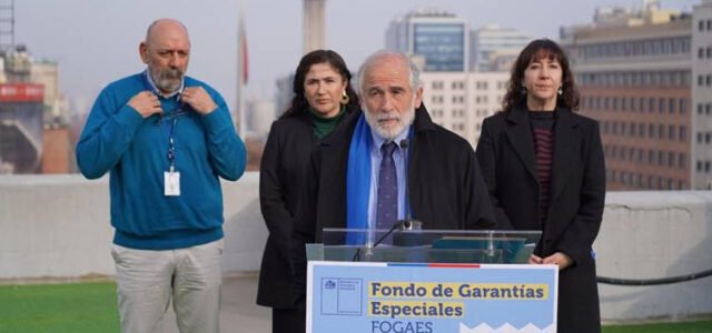 Ministro Montes pide a bancos mayor compromiso con ley de apoyo a la vivienda y la construcción
